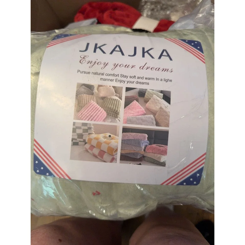 JKAJKA Soft Plush Throw Blanket Lightweight Decorative Fuzzy Bedding Sage Green